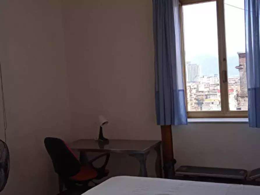 Immagine 9 di Camera in affitto  in Via Carbonara 71 a Napoli