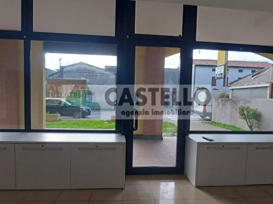 Immagine 2 di Negozio in affitto  in Via Roma a Vigodarzere