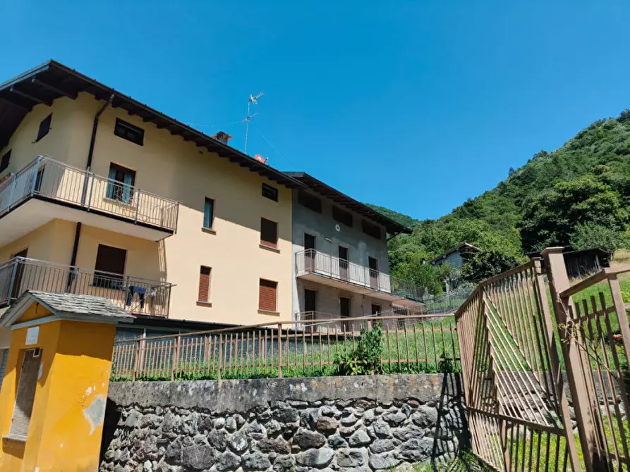 Immagine 1 di Appartamento in vendita  in Via Santa Caterina a Introbio