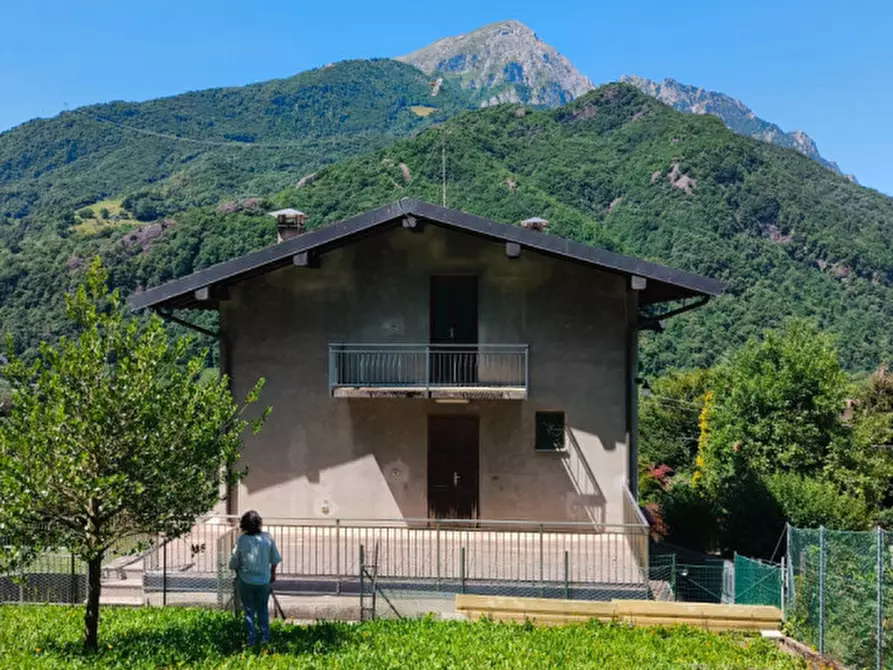 Immagine 7 di Appartamento in vendita  in Via Santa Caterina a Introbio