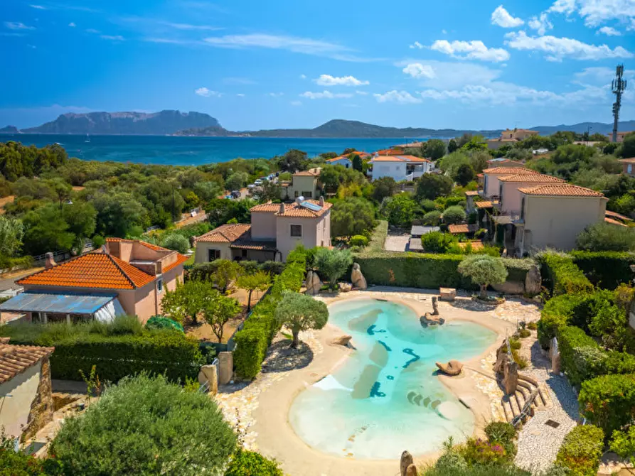 Immagine 5 di Casa bifamiliare in vendita  in Via Rosa Dei Venti a Olbia