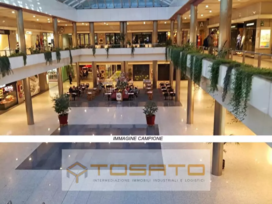 Immagine 1 di Negozio in vendita  a Rovigo