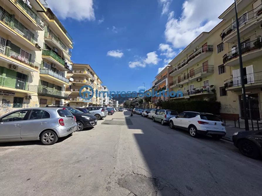 Immagine 2 di Negozio in vendita  in Via Vincenzo Marrone a Napoli