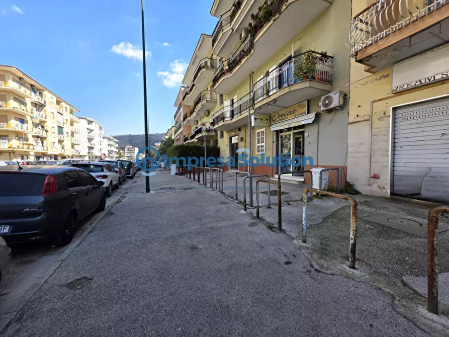 Immagine 3 di Negozio in vendita  in Via Vincenzo Marrone a Napoli