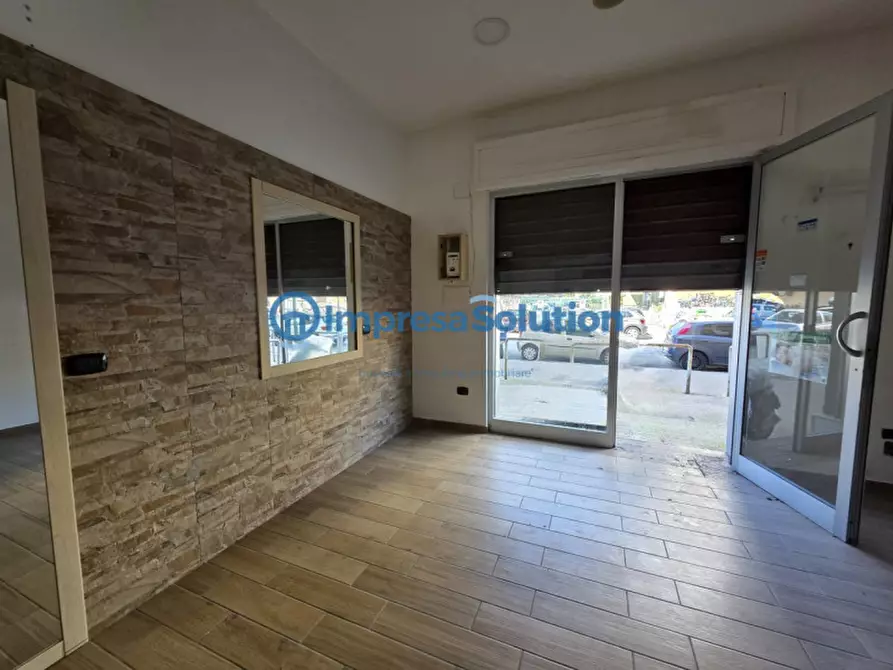 Immagine 6 di Negozio in vendita  in Via Vincenzo Marrone a Napoli