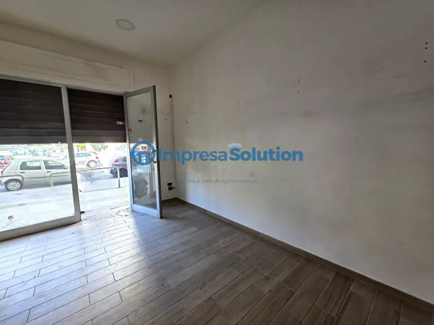 Immagine 8 di Negozio in vendita  in Via Vincenzo Marrone a Napoli