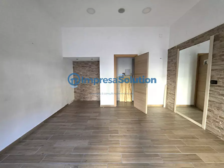 Immagine 11 di Negozio in vendita  in Via Vincenzo Marrone a Napoli