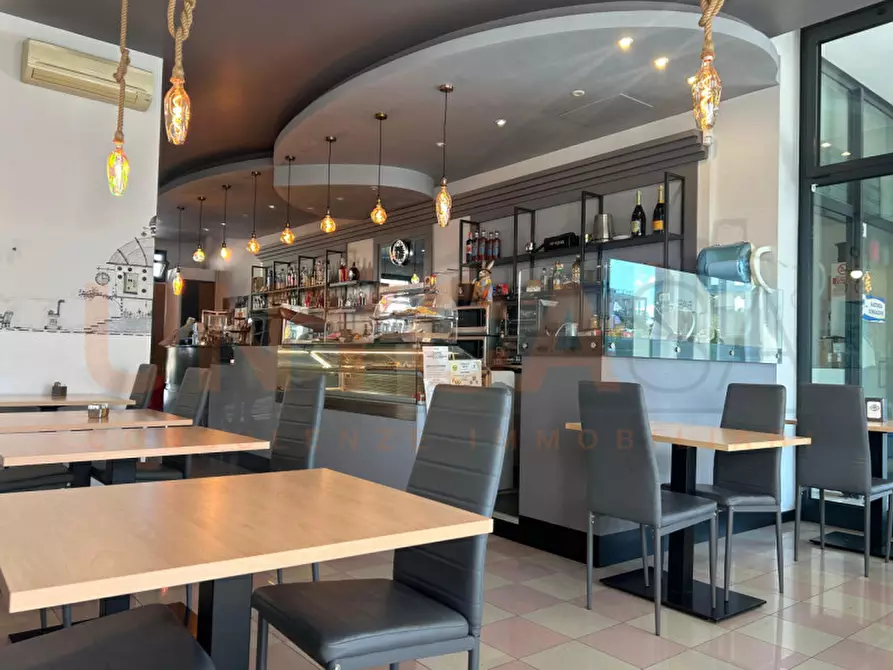 Immagine 2 di Attività commerciale in vendita  a Rubano