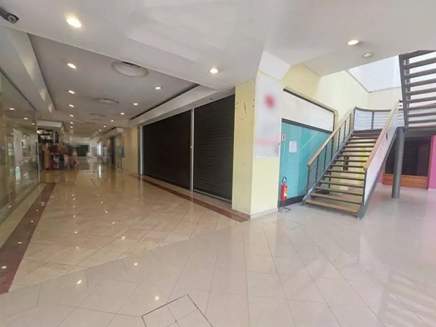 Immagine 9 di Attività commerciale in vendita  in Loc. Santa Calcagna, Contrada Santa Calcagna, N. 30 a Rocca San Giovanni