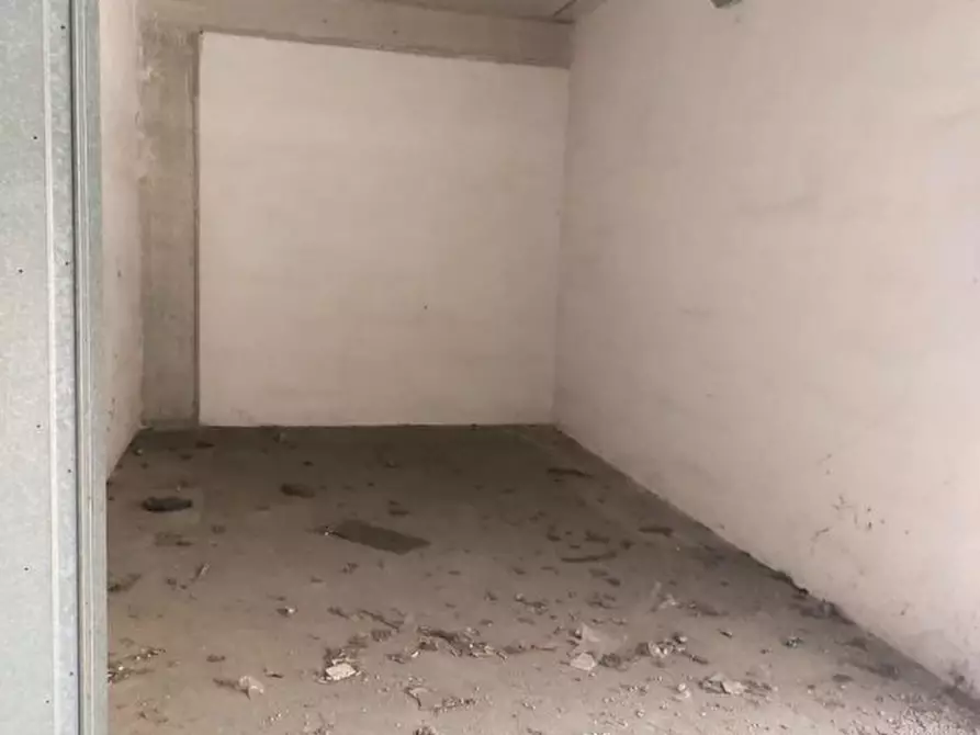 Immagine 2 di Posto auto in vendita  in Via dei Giardinetti, N. 158 a Roma