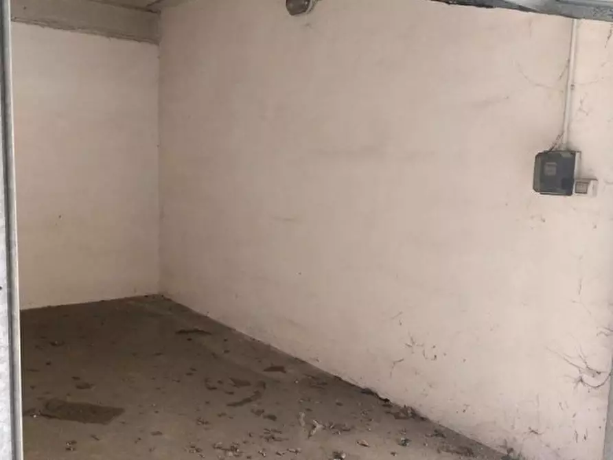 Immagine 3 di Posto auto in vendita  in Via dei Giardinetti, N. 158 a Roma