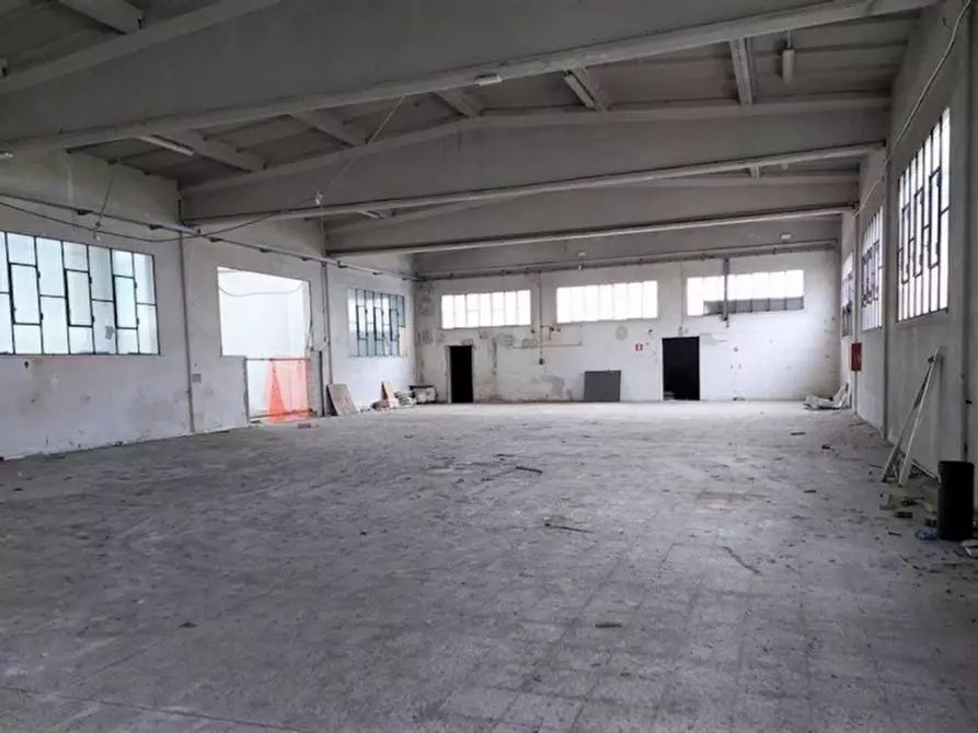 Immagine 4 di Capannone industriale in vendita  in Via Donato Bramante, N. 29 a Cesano Maderno