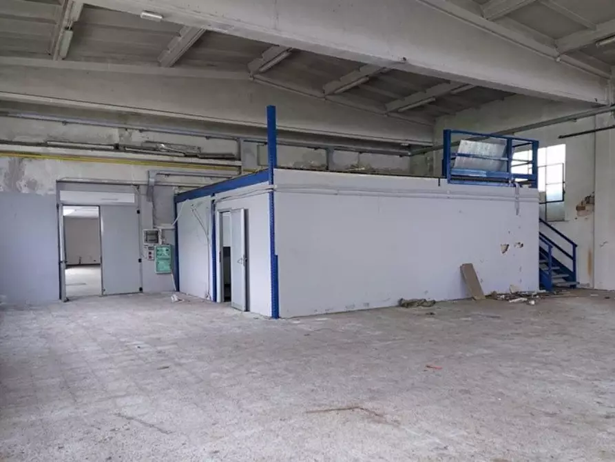 Immagine 5 di Capannone industriale in vendita  in Via Donato Bramante, N. 29 a Cesano Maderno