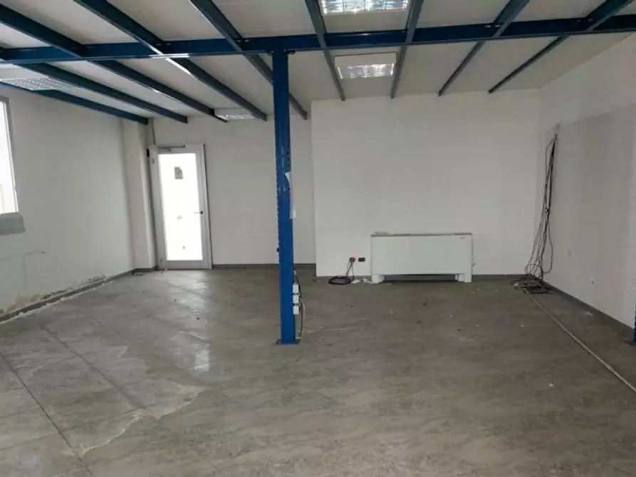 Immagine 8 di Capannone industriale in vendita  in Via Donato Bramante, N. 29 a Cesano Maderno