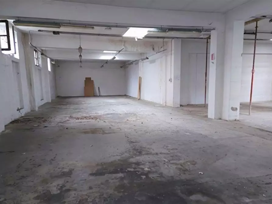 Immagine 9 di Capannone industriale in vendita  in Via Donato Bramante, N. 29 a Cesano Maderno