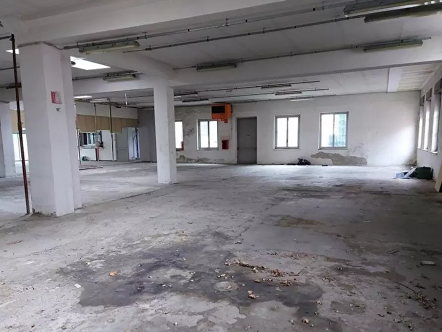 Immagine 10 di Capannone industriale in vendita  in Via Donato Bramante, N. 29 a Cesano Maderno