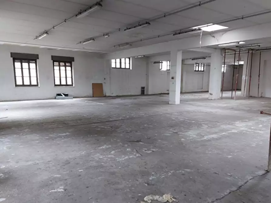 Immagine 11 di Capannone industriale in vendita  in Via Donato Bramante, N. 29 a Cesano Maderno