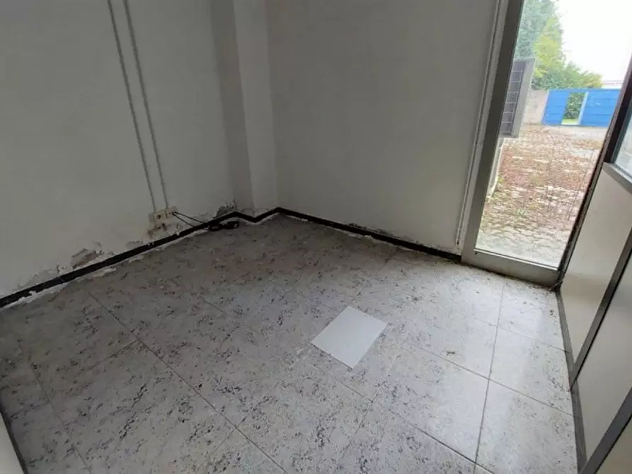 Immagine 15 di Capannone industriale in vendita  in Via Donato Bramante, N. 29 a Cesano Maderno