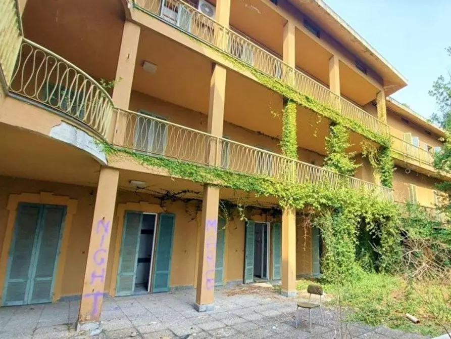 Immagine 10 di Attività commerciale in vendita  in Via Luigi Bellorini, N. 48 a Laveno-Mombello