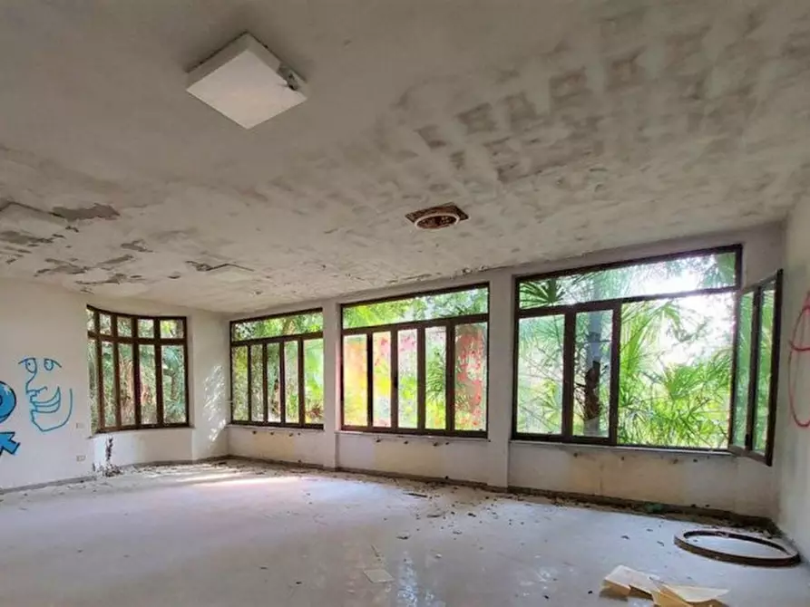 Immagine 17 di Attività commerciale in vendita  in Via Luigi Bellorini, N. 48 a Laveno-Mombello