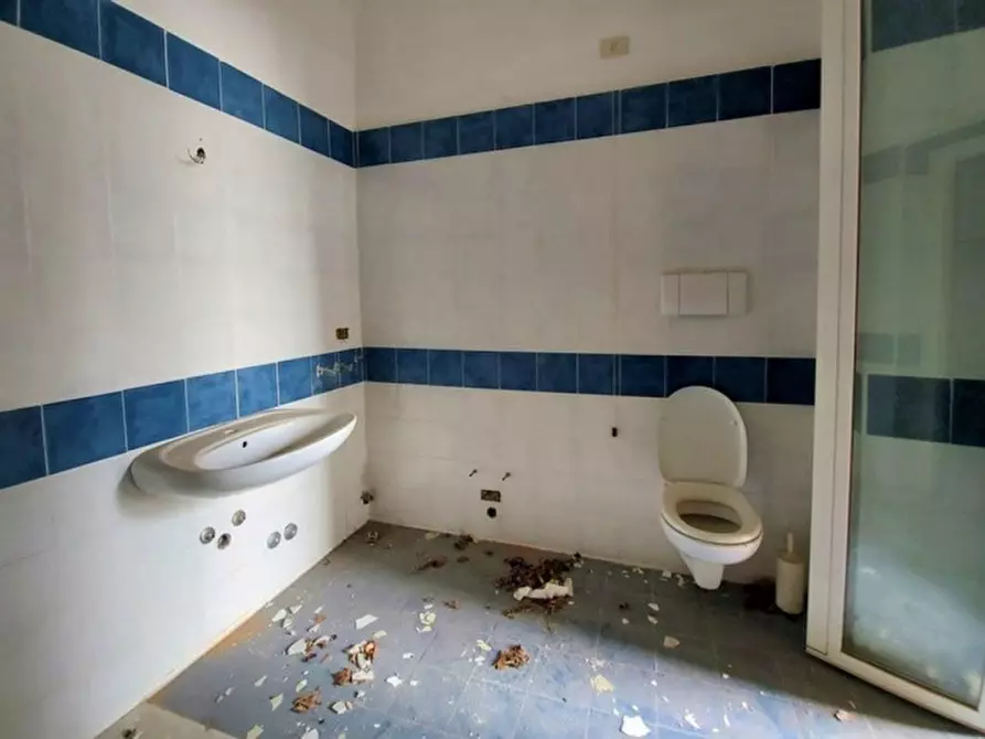 Immagine 21 di Attività commerciale in vendita  in Via Luigi Bellorini, N. 48 a Laveno-Mombello