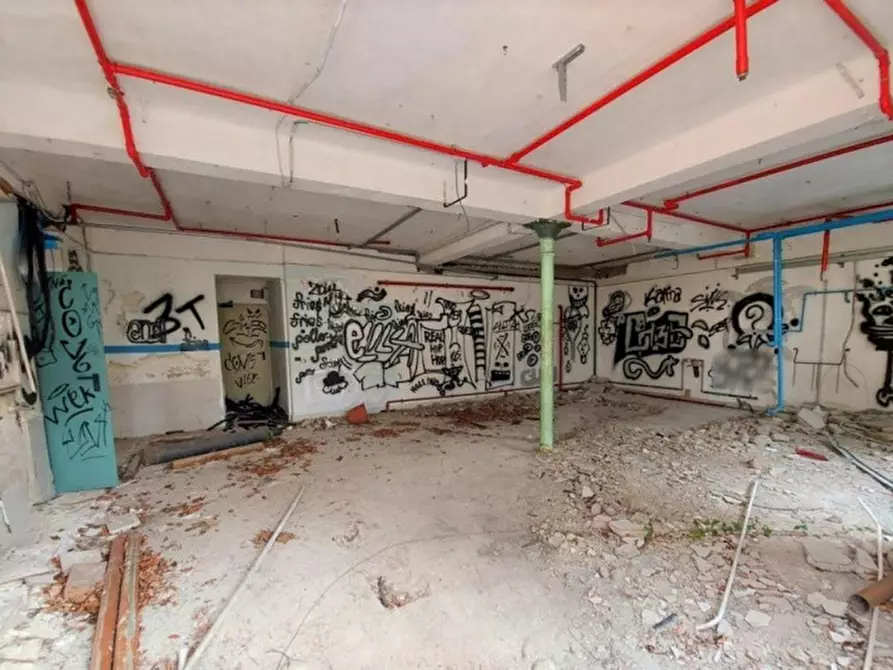 Immagine 26 di Attività commerciale in vendita  in Via Luigi Bellorini, N. 48 a Laveno-Mombello