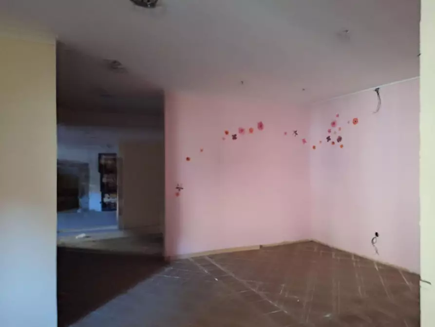 Immagine 2 di Negozio in vendita  in Via Prospero Guidone, 5, 80147 Napoli NA, Italia a Napoli