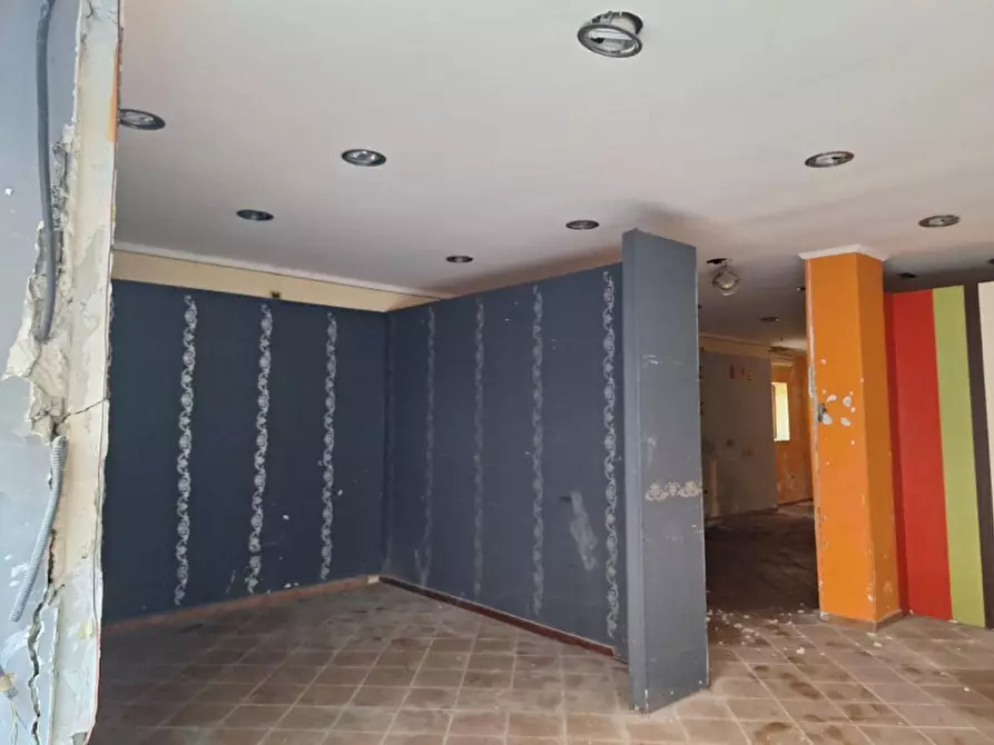 Immagine 4 di Negozio in vendita  in Via Prospero Guidone, 5, 80147 Napoli NA, Italia a Napoli