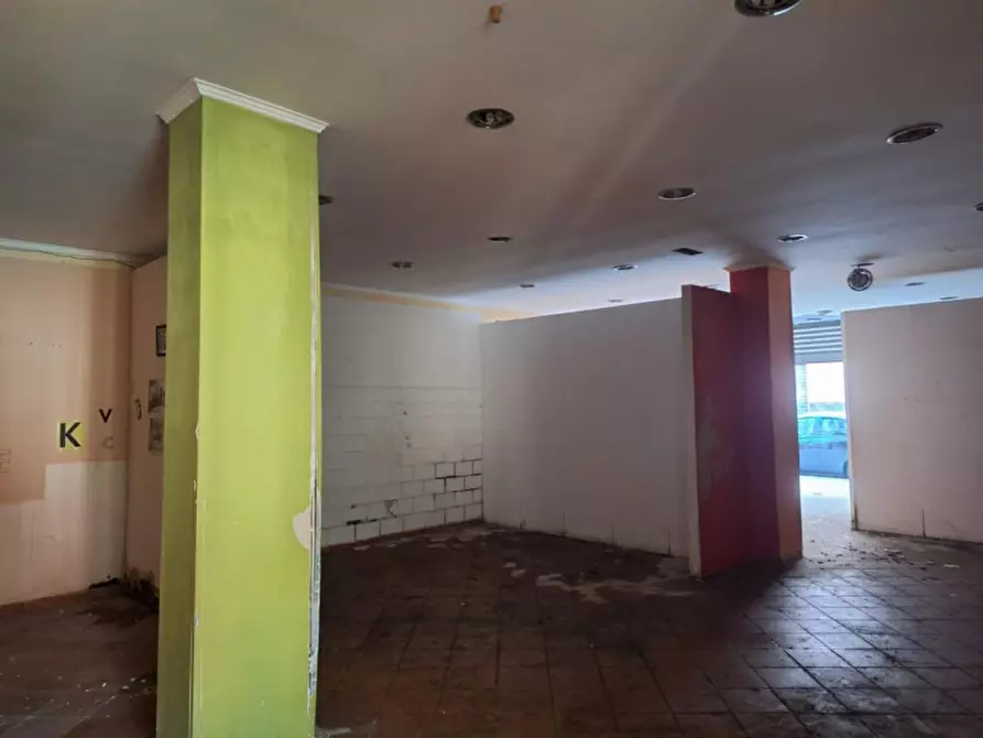 Immagine 8 di Negozio in vendita  in Via Prospero Guidone, 5, 80147 Napoli NA, Italia a Napoli