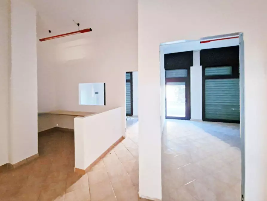 Immagine 2 di Negozio in vendita  in via Martino Luigi Cairoli, N. snc a San Pietro In Lama