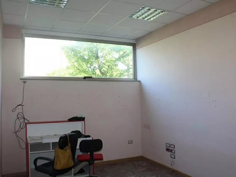 Immagine 21 di Negozio in vendita  in via Valdera Pontedera, N. 164 a Ponsacco