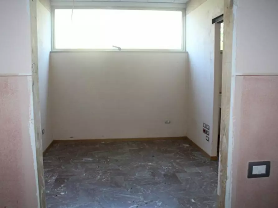 Immagine 23 di Negozio in vendita  in via Valdera Pontedera, N. 164 a Ponsacco