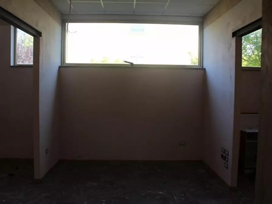 Immagine 24 di Negozio in vendita  in via Valdera Pontedera, N. 164 a Ponsacco