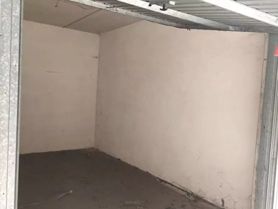 Immagine 4 di Posto auto in vendita  in Via dei Giardinetti, N. 158 a Roma