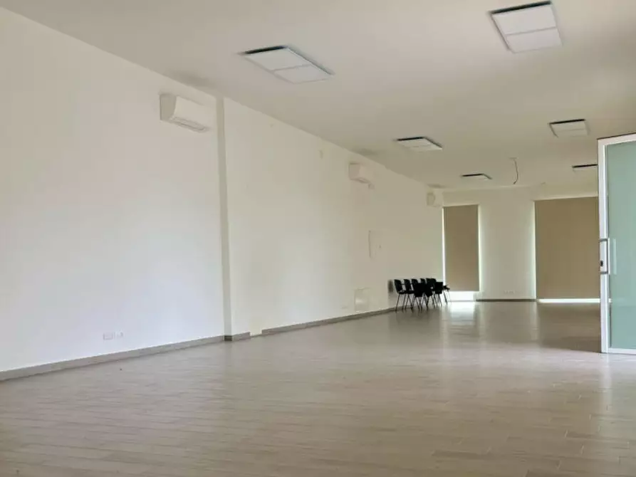 Immagine 5 di Negozio in vendita  in via Caduti di Nassirya, N. 7 a Montegrotto Terme