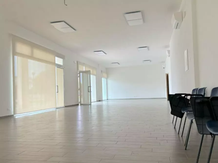 Immagine 6 di Negozio in vendita  in via Caduti di Nassirya, N. 7 a Montegrotto Terme