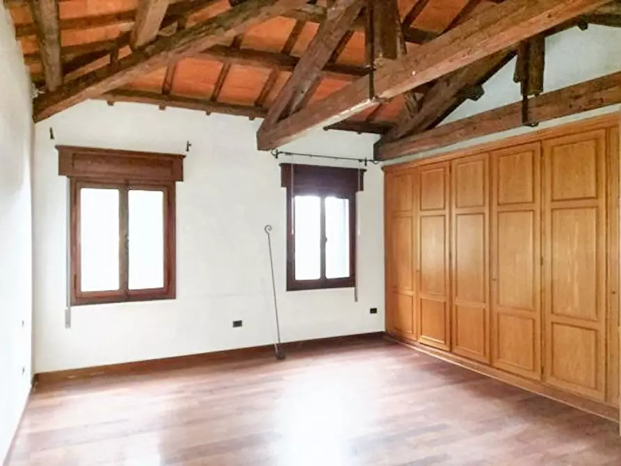 Immagine 5 di Villa in vendita  in Viale Cairoli, N. 103 a Treviso