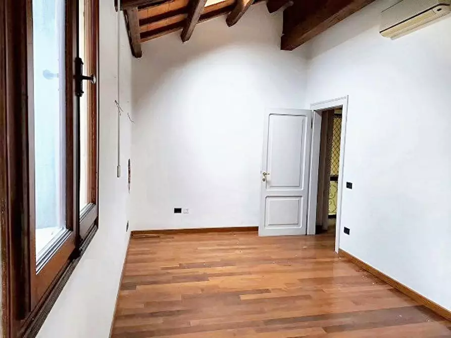 Immagine 7 di Villa in vendita  in Viale Cairoli, N. 103 a Treviso