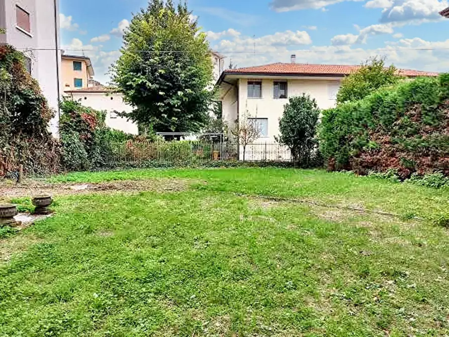 Immagine 15 di Villa in vendita  in Viale Cairoli, N. 103 a Treviso