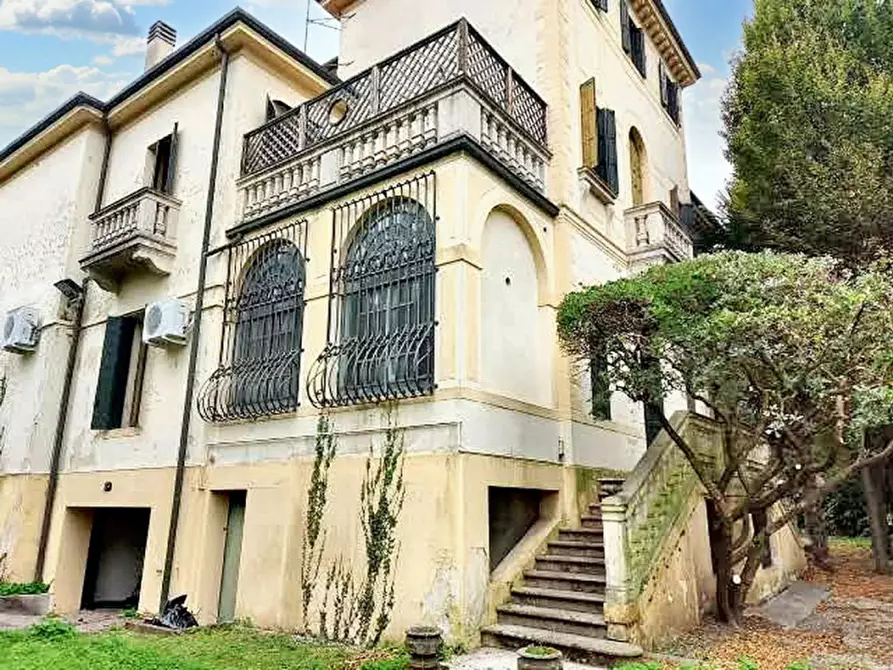 Immagine 16 di Villa in vendita  in Viale Cairoli, N. 103 a Treviso