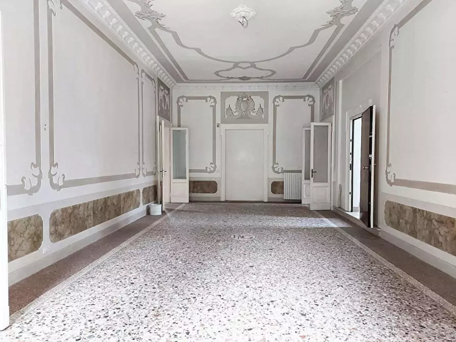 Immagine 19 di Villa in vendita  in Viale Cairoli, N. 103 a Treviso