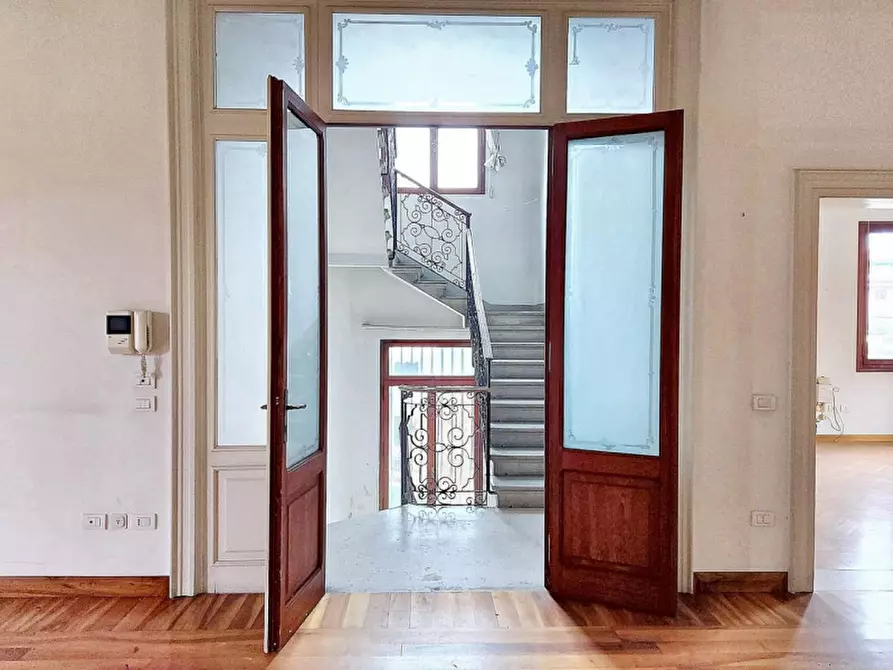Immagine 26 di Villa in vendita  in Viale Cairoli, N. 103 a Treviso