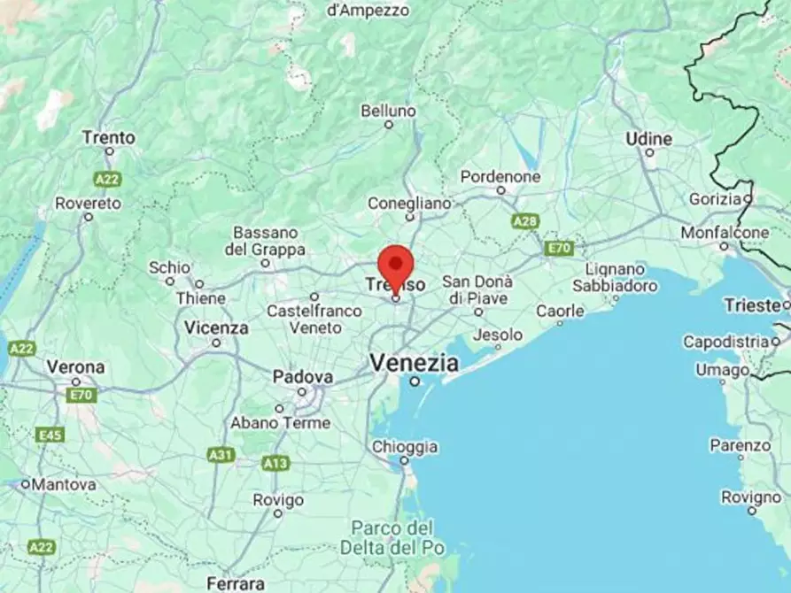 Immagine 29 di Villa in vendita  in Viale Cairoli, N. 103 a Treviso