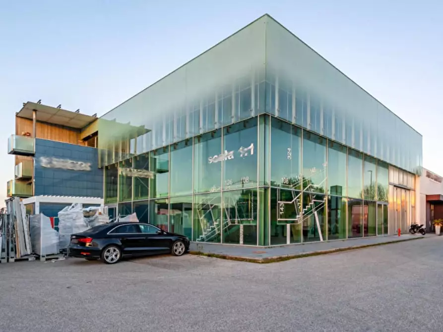 Immagine 1 di Capannone industriale in vendita  in Via Aurelia Sud, N. 176a a Viareggio