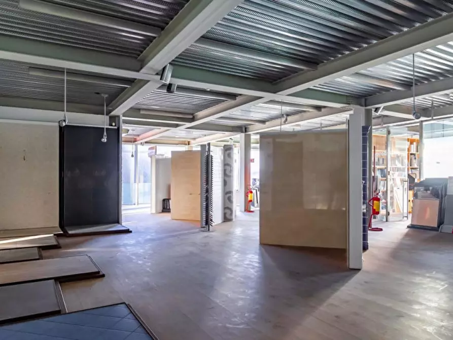 Immagine 2 di Capannone industriale in vendita  in Via Aurelia Sud, N. 176a a Viareggio