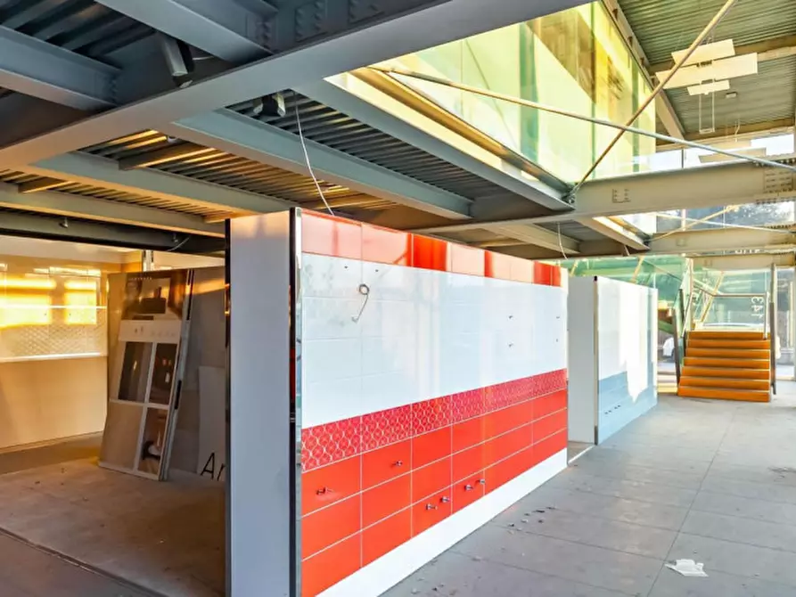 Immagine 11 di Capannone industriale in vendita  in Via Aurelia Sud, N. 176a a Viareggio