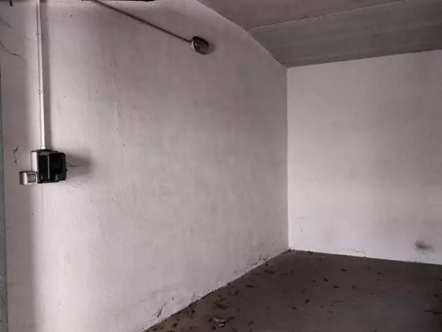 Immagine 3 di Posto auto in vendita  in Via dei Giardinetti, N. 158 a Roma