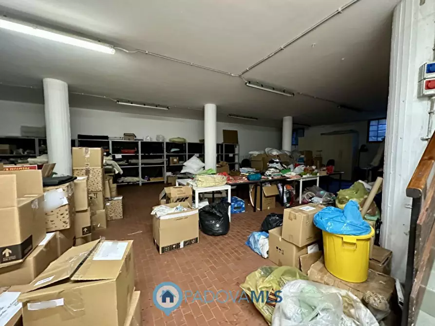 Immagine 11 di Negozio in vendita  in Via Pontevigodarzere, 111 a Padova
