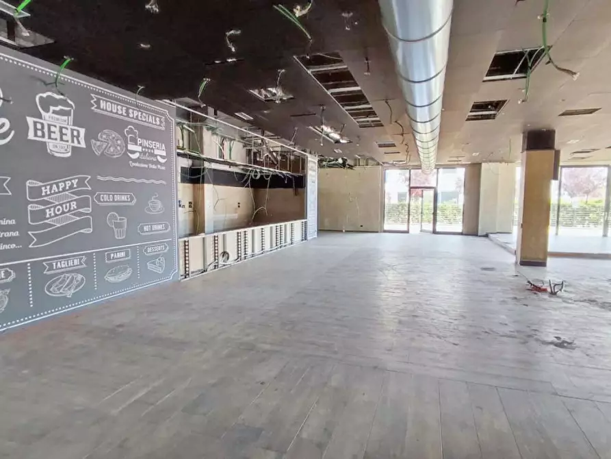 Immagine 8 di Negozio in vendita  in Via Pola, N. snc a Verano Brianza