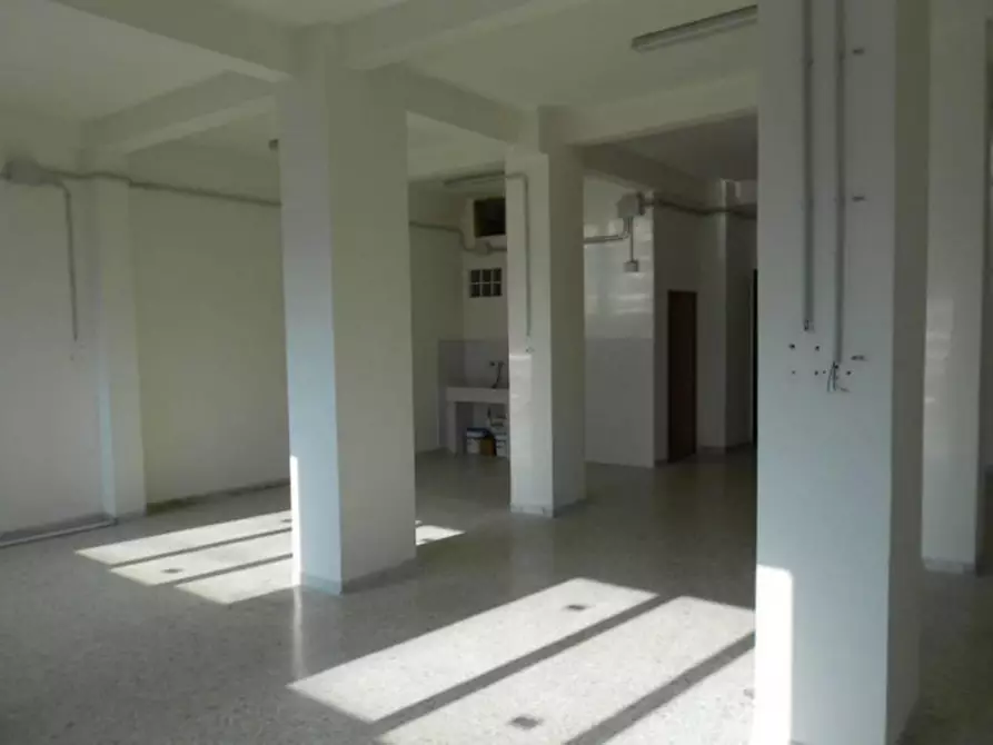 Immagine 12 di Negozio in vendita  in Via Casilina Nord, 140, 03013 Ferentino FR, Italia a Ferentino